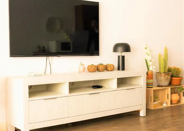 Beautiful One Bedroom Ground Floor Apartment - Veraluna